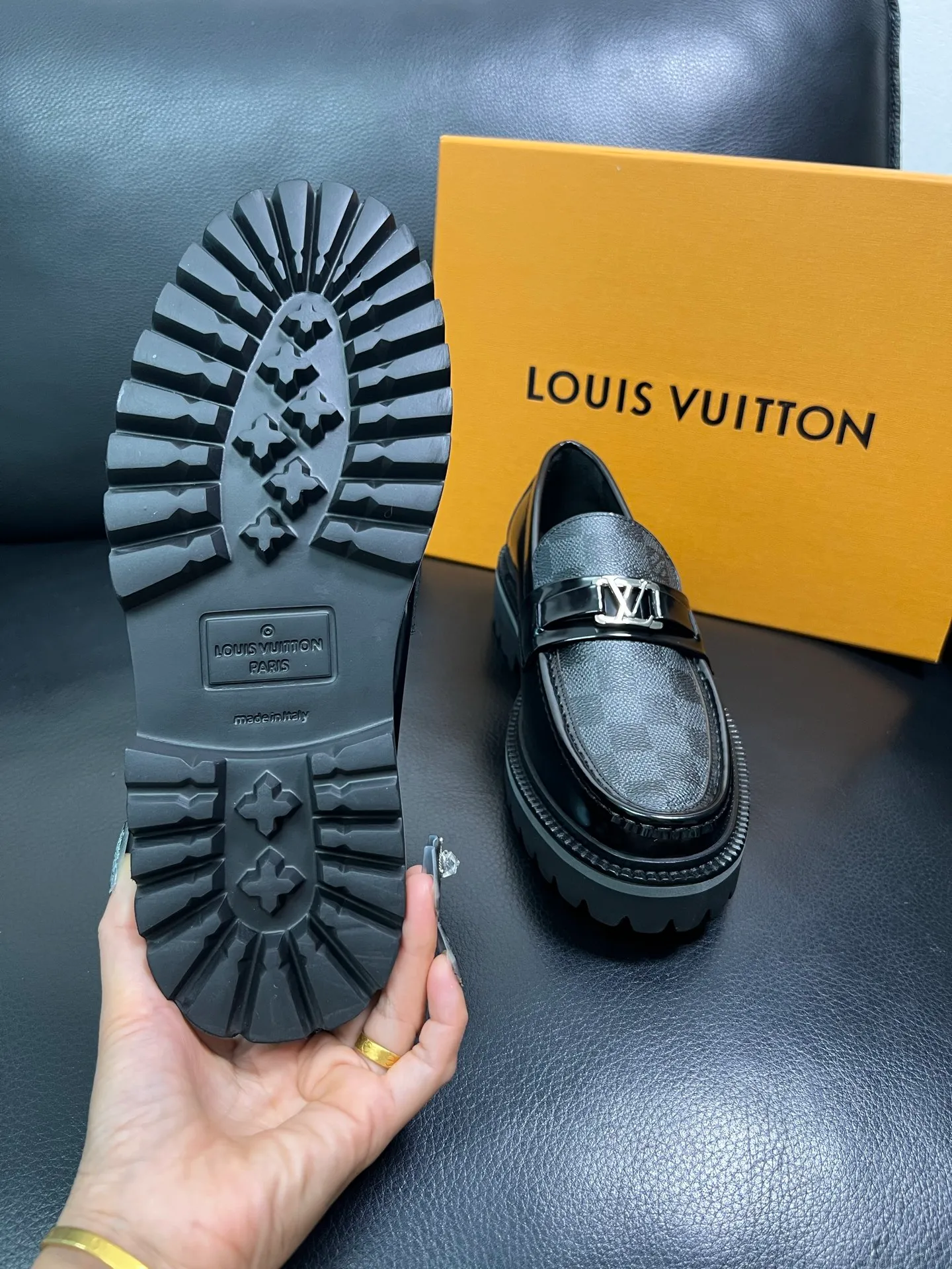 Men's shoes 💰780 Lv top purchasing Louis Vuitton leather shoes counter synchronization, uppers imported from Italy, imported water-dyed cowhide lining, soles: original soles specially provided by the original factory, original factory follow-up goods, high quality, welcome to compare, code number 38-44 (customized 45) 85842